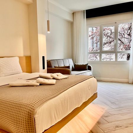 Triple A - Stylish Seven On The Pedestrian - Free Parking! Aparthotel Athens Exterior photo