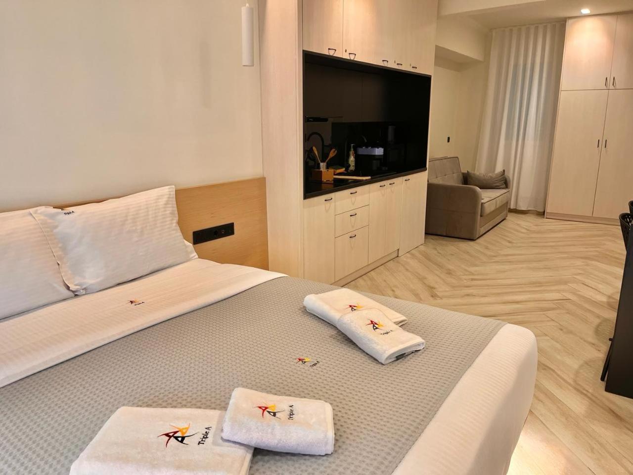 Triple A - Stylish Seven On The Pedestrian - Free Parking! Aparthotel Athens Exterior photo