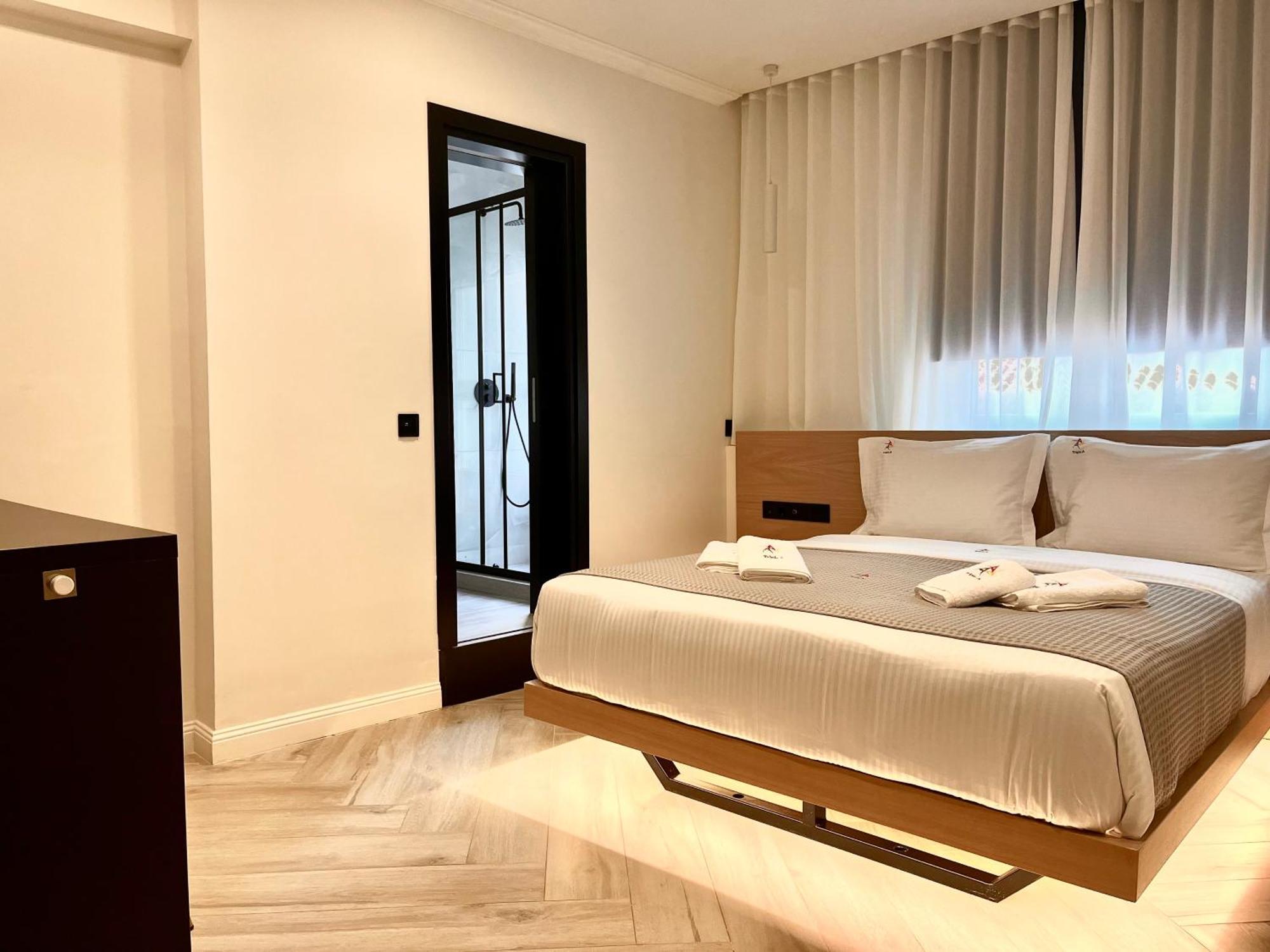 Triple A - Stylish Seven On The Pedestrian - Free Parking! Aparthotel Athens Exterior photo
