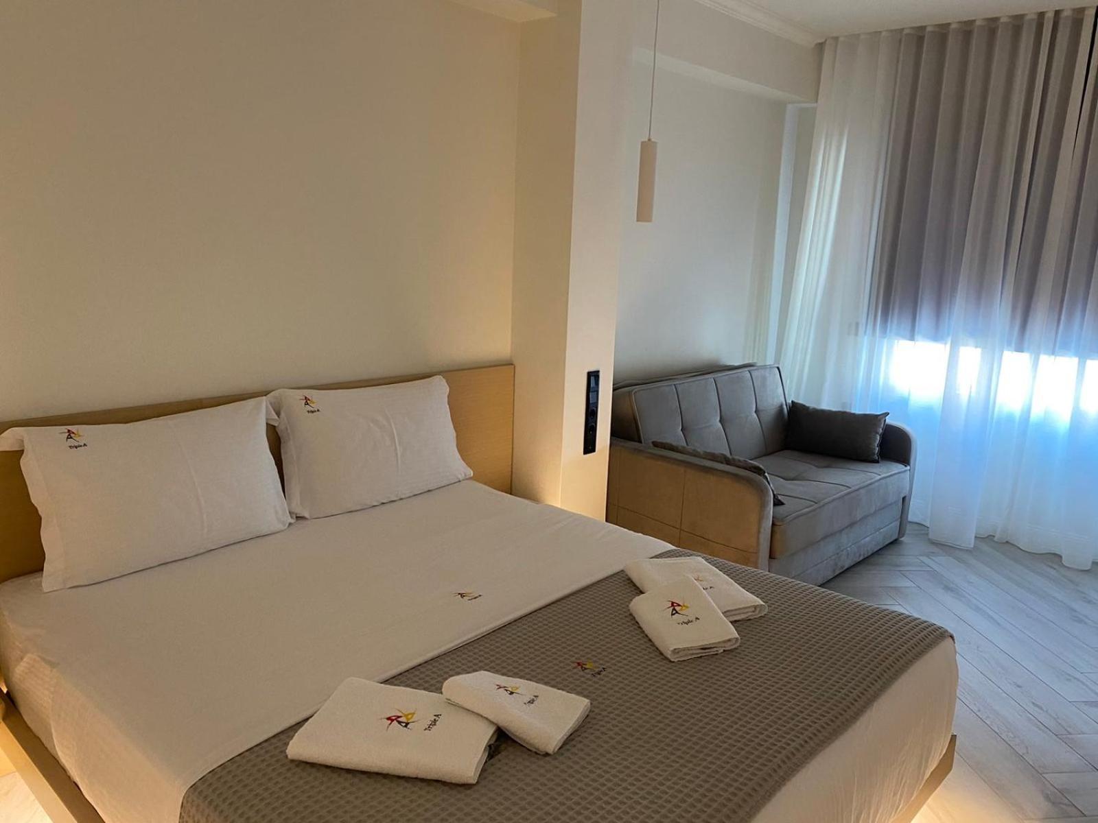 Triple A - Stylish Seven On The Pedestrian - Free Parking! Aparthotel Athens Exterior photo