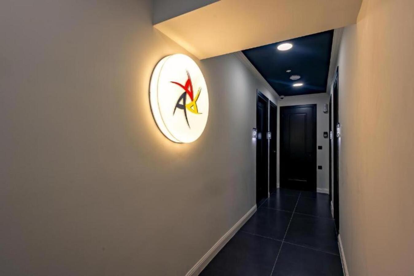 Triple A - Stylish Seven On The Pedestrian - Free Parking! Aparthotel Athens Exterior photo